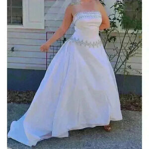 Wedding Dress Size Large Beaded Bodice Plain White With Beaded Veil